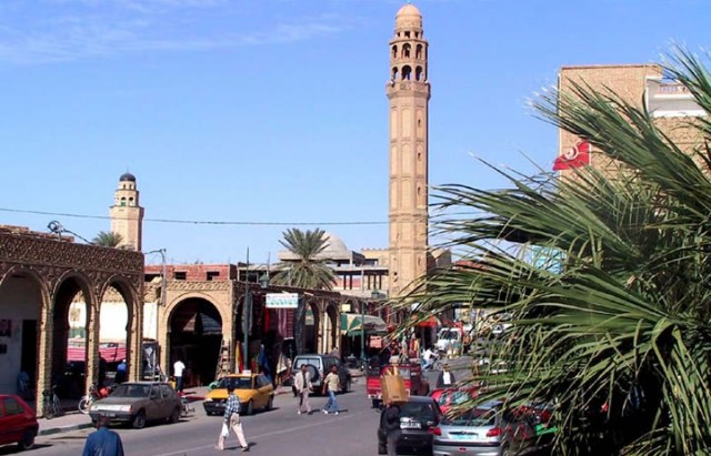 03 2014 tozeur place ibn chabbat et minaret