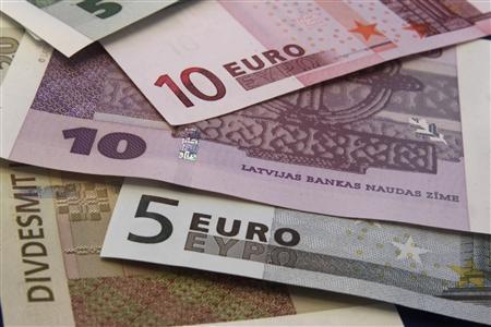 اليورو قرب أدنى مستوياته في 4 أشهر امام الدولار في التعاملات الاسيوية