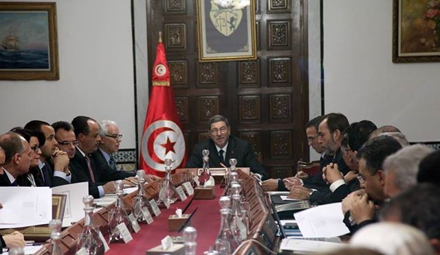 اجتماع-أوّل-مجلس-وزراء-برئاسة-الحبيب-الصيد-يوم-09-أفريل-2015-حول-الرسوم-على-العبور-بين-تونس-وليبيا-640x371