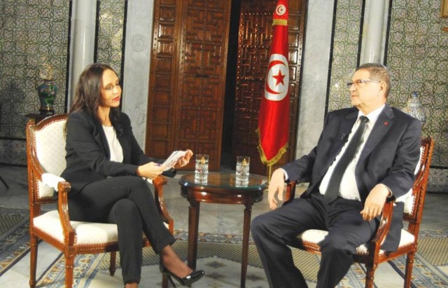 حوار رئيس الحكومة مع قناة الحوار التونسي مساء 16-11-2015