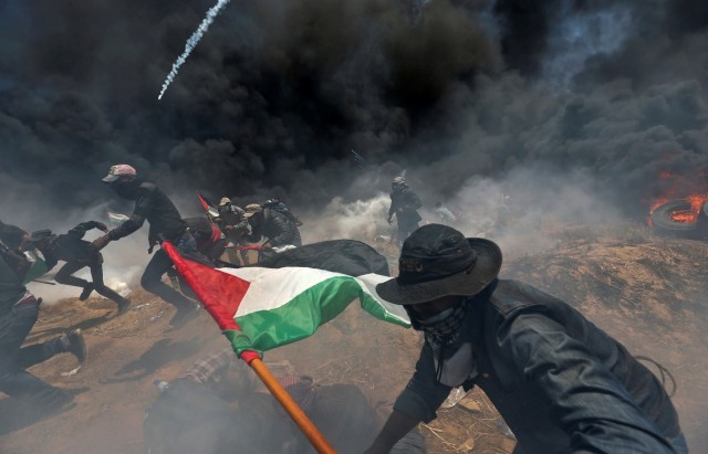 A Picture and its Story: A Gaza photographer in "a place of death