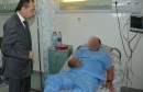 وزير الداخلية يزور المصابين بالمستشفى العسكري