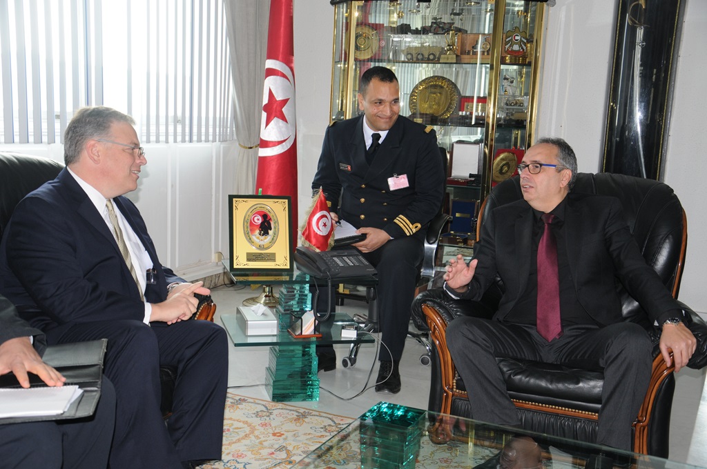 وزير الدفاع الوطني يلتقي سفير الولايات المتحدة الأمريكية بتونس