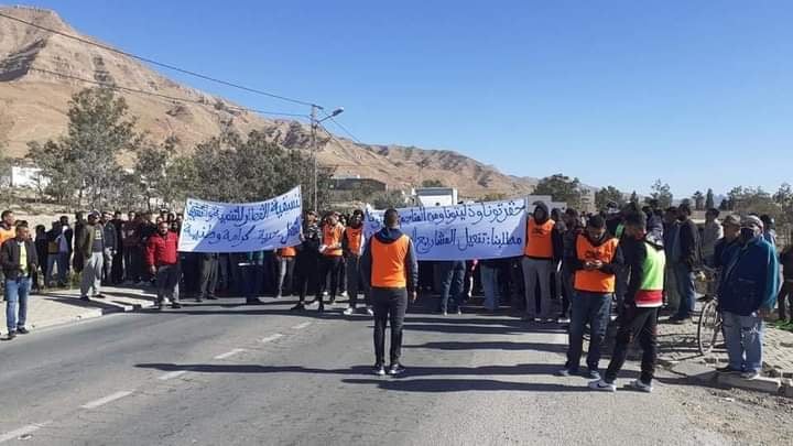 القطاراهالي مدينة القطار يطالبون في مسيرة سلمية بحقهم في التنمية و التشغيل62626